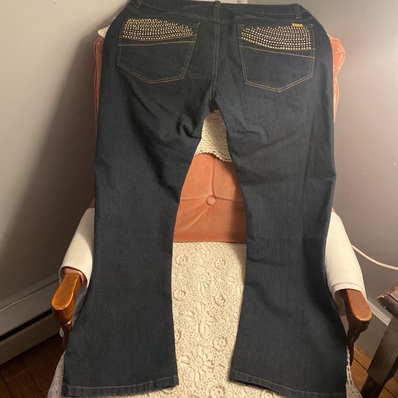 Bill Blass size 8p stretch dark wash 98% cotton 2% spandex. New condition - Picture 6 of 6